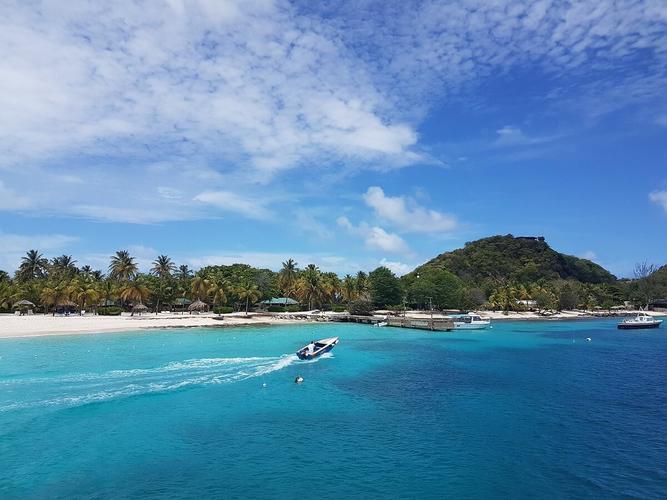 caribbean-sailing-vacations-grenadines-boat-rental-yacht-charter-sailo