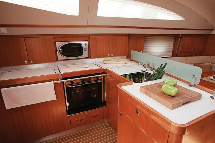Jump aboard this beautiful Elan Marine Elan 434 Impression