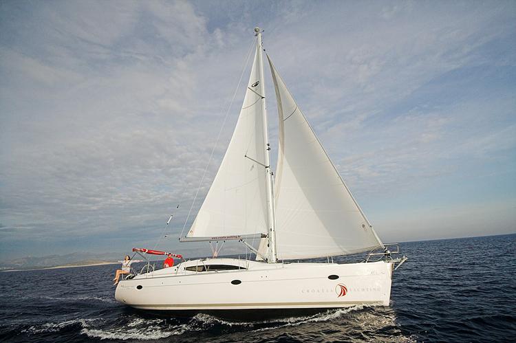 Jump aboard this beautiful Elan Marine Elan 434 Impression