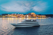 Dine & wine in Washington aboard a luxurious yacht