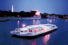 Have fun in Washington aboard a splendid motor yacht