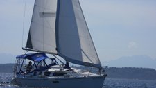 Charter a cruising monohull for an awesome experience in Seattle