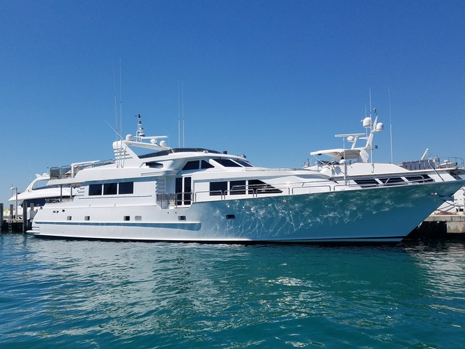 Yacht And Boat Rental In Chicago Best Sailo Charter Deals