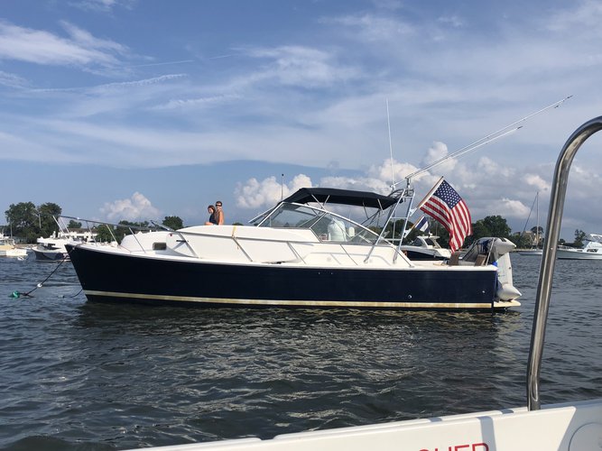 This 36.0' Mainship cand take up to 6 passengers around Mamaroneck