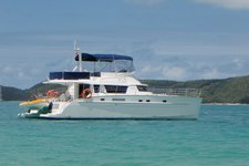 Sail the fascinating Australia on a superb 46 ft motor boat for rent