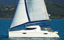 This catamaran charter is perfect to enjoy Whitsundays