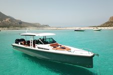 Brand new powerboat Axopar