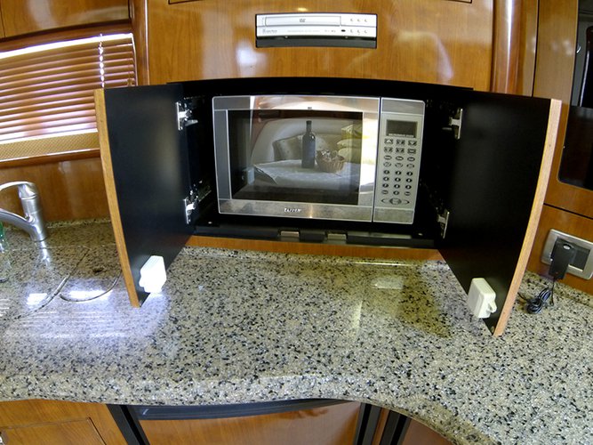 Discover  surroundings on this Sea Ray 455 Sea Ray Boats boat