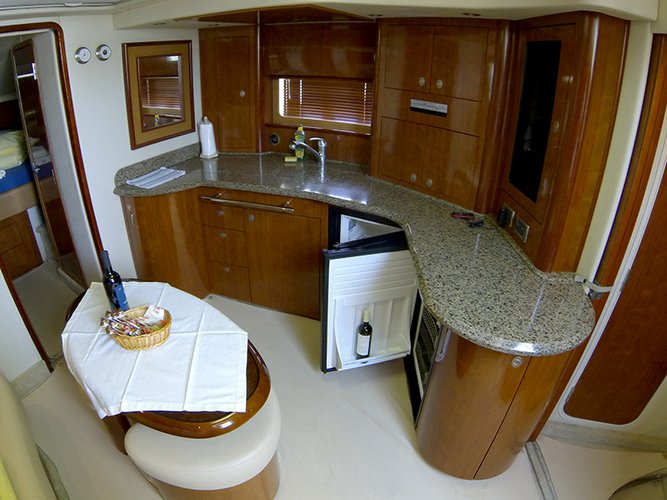 This 45.0' Sea Ray Boats cand take up to 6 passengers around 
