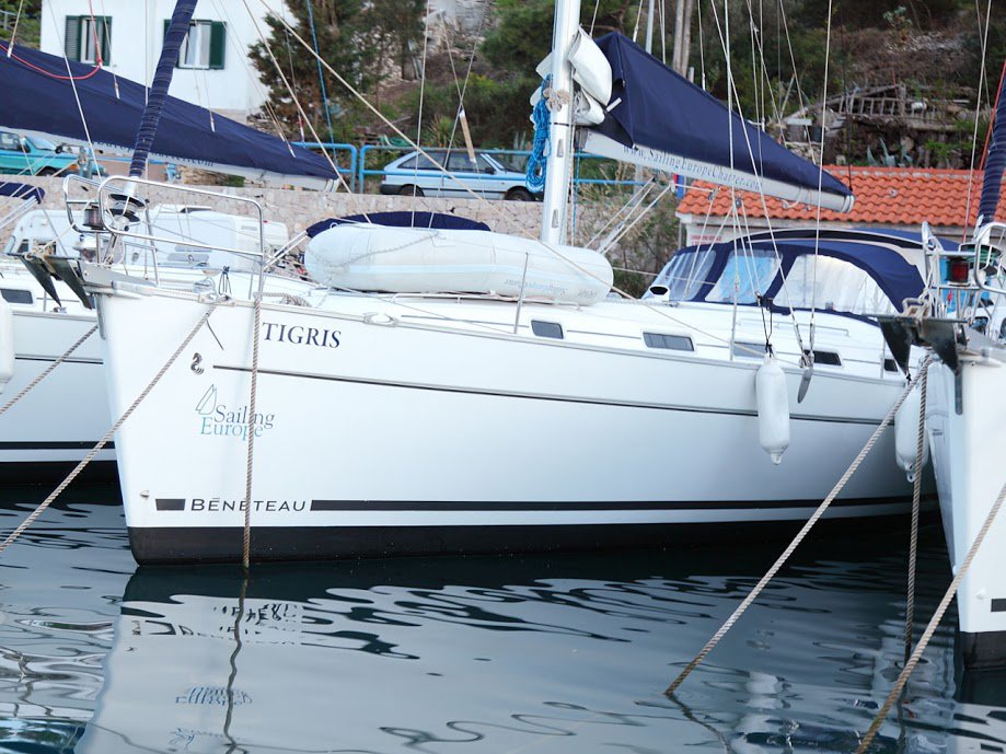 Bénéteau Sailboat Rental Split region, HR 2657 | Sailo