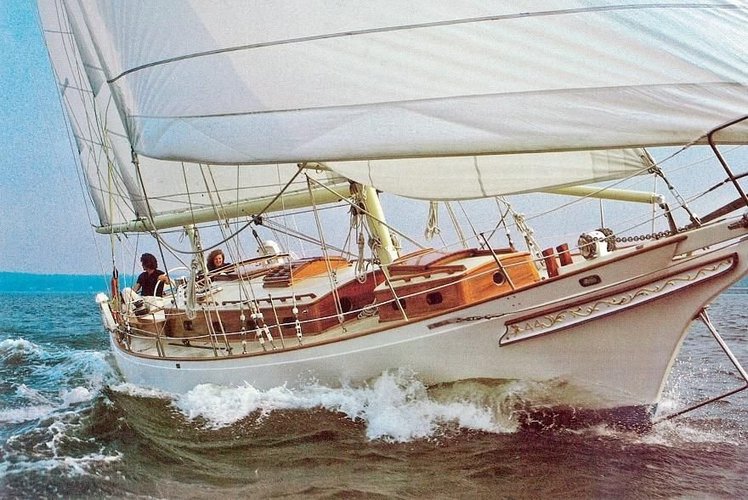 Discover Hoboken surroundings on this Cherubini 44 Cherubini boat