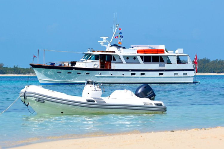 Burger Yacht 50839 Luxury Motor Boat Rental Nassau, BS Sailo