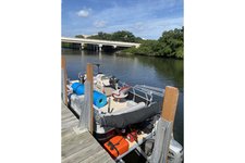 Pontoon  boat