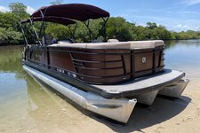 Beautiful Pontoon Ultimate Party Layout