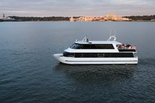 Explore Washington on an elegant motor yacht