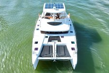 Un catamarán  Power Cat de 52 pies