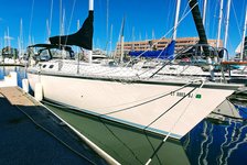 HUNTER LEGEND 35 SAILBOAT CRUISER