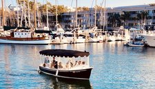 Romantic, Luxury Boat cruise w/ wine, cheese, sealions