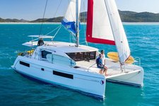 Luxurious 40 ft Sailing Catamaran