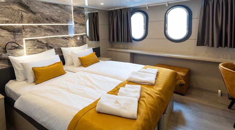 This 158.1'  cand take up to 24 passengers around Split