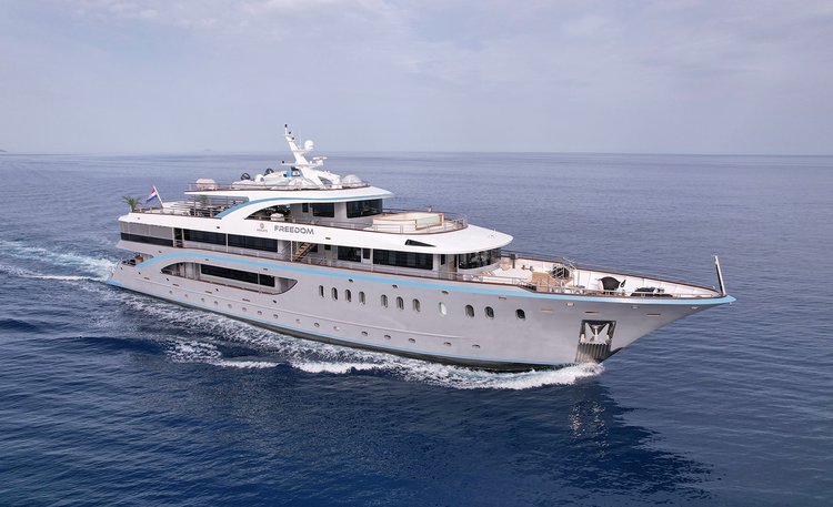 This 158.1'  cand take up to 24 passengers around Split