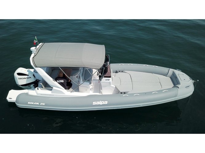 Unique experience on this beautiful Salpa Salpa Soleil 26