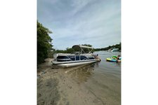 Fun In The Sun - F-Cove, Tices Shoal, Tubing, Cruising, Sandbars, Stereo
