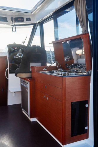 Jeanneau boat for rent in Sukošan