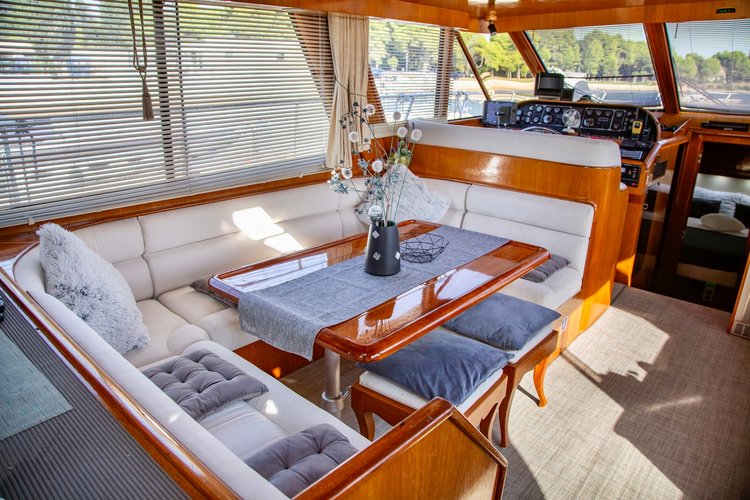 Up to 14 persons can enjoy a ride on this Motor boat boat