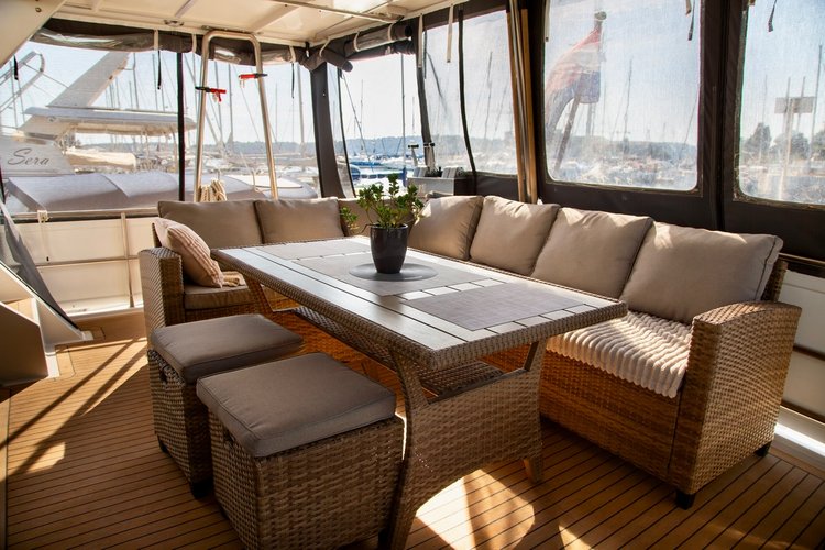 This 45.9'  cand take up to 14 passengers around Pula