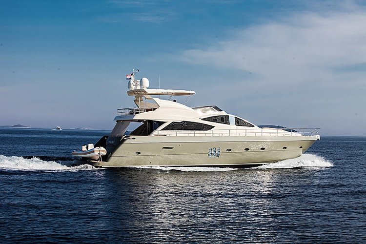 Take this Abacus Marine Abacus 70 for a spin!
