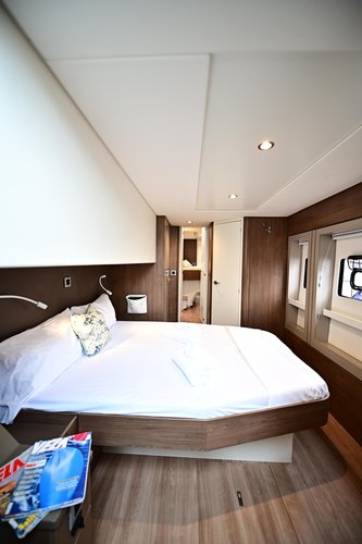 This 48.6' Bali Catamarans cand take up to 10 passengers around Salerno