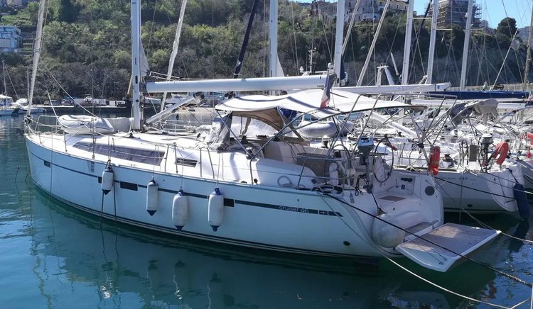 Discover Campania surroundings on this Bavaria Cruiser 46 - 4 cab. Bavaria Yachtbau boat