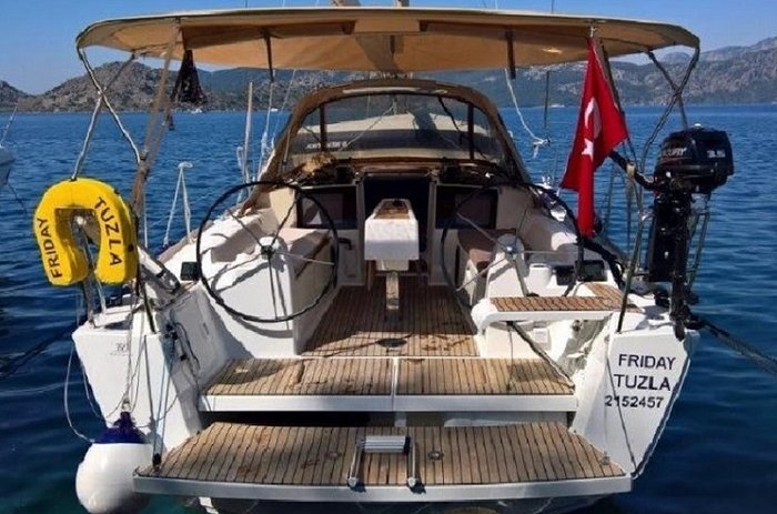 Explore Aegean on this beautiful sailboat for rent