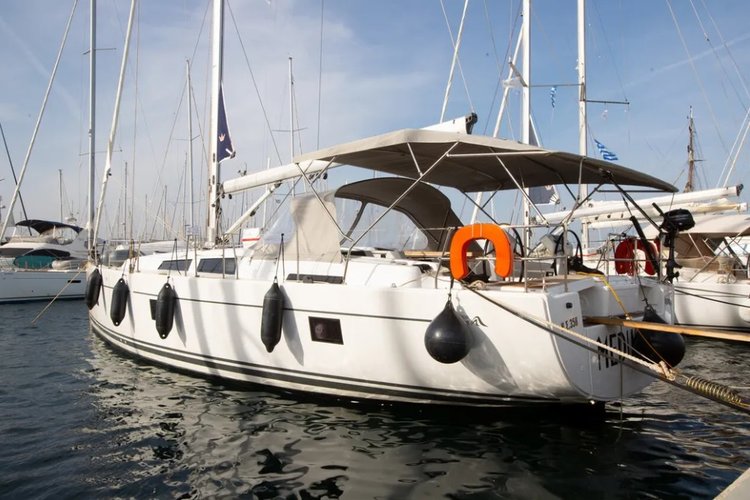 Beautiful sailboat for rent, ideal for fun in the sun