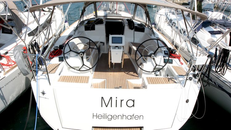 Beautiful sailboat for rent, ideal for fun in the sun