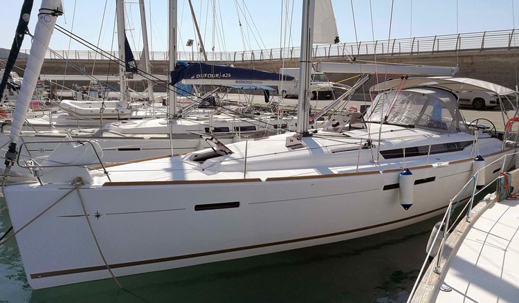 Boat for rent Jeanneau 43.8 feet in Campania, Italy