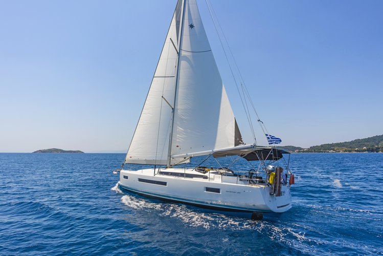 Up to 12 persons can enjoy a ride on this Jeanneau boat