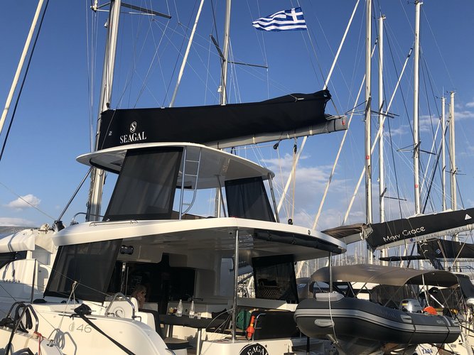 The perfect boat charter to enjoy GR in style