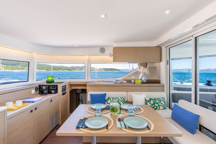 Discover Tuscany surroundings on this Lagoon 43 - 3 cab. Lagoon-Bénéteau boat