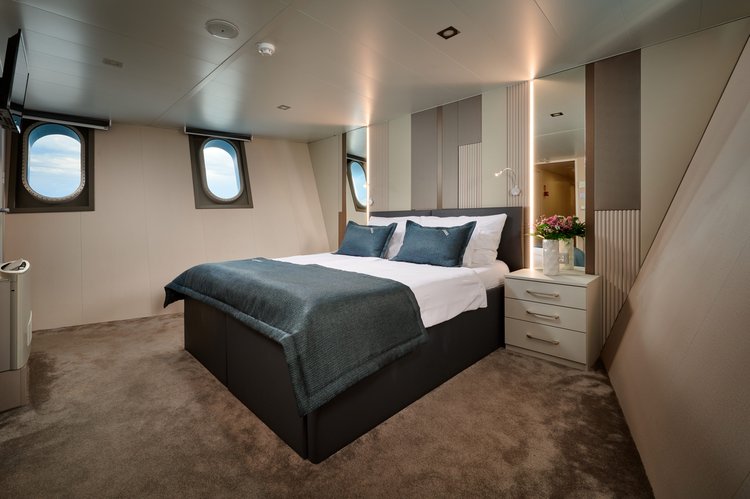 Up to 28 persons can enjoy a ride on this Motor yacht boat