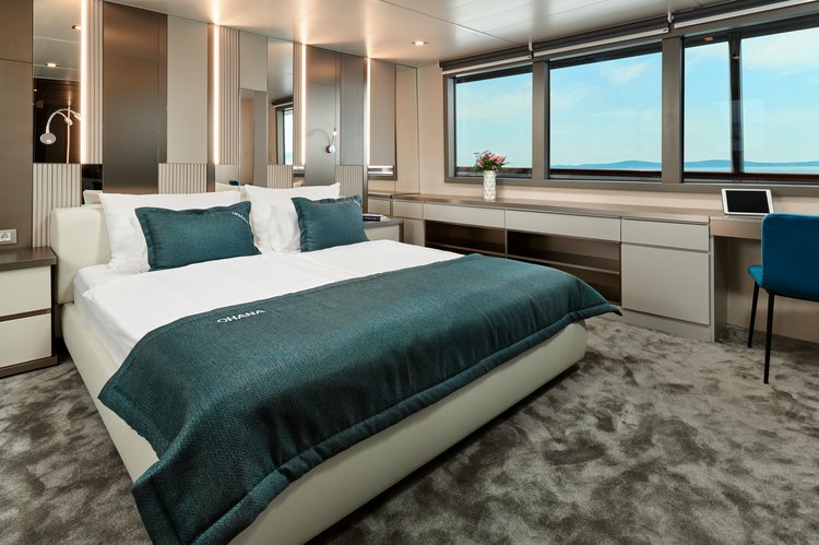 Motor yacht boat for rent in Split