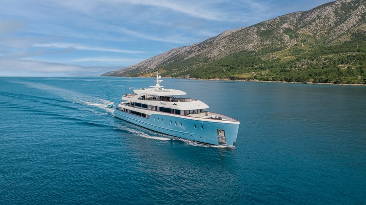 Motor yacht boat for rent in Split