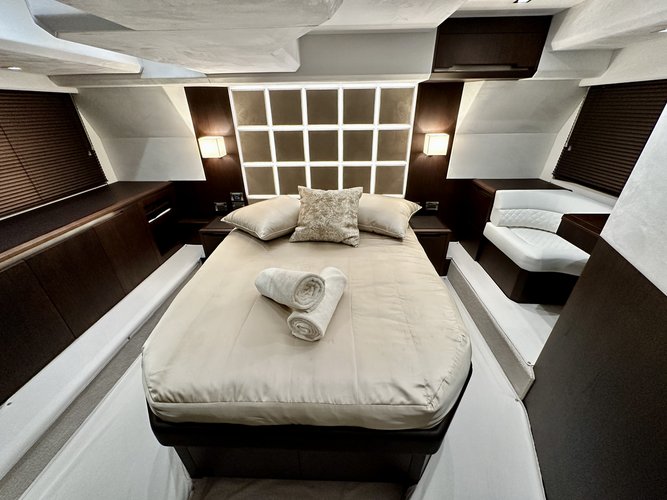 This 50.0' Custom cand take up to 13 passengers around St Petersburg