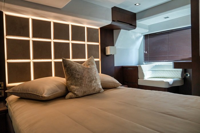 Discover St Petersburg surroundings on this 470 Skydeck Custom boat