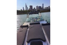 Enjoy Chicago on Your Luxury Private Charter  38 foot LOA