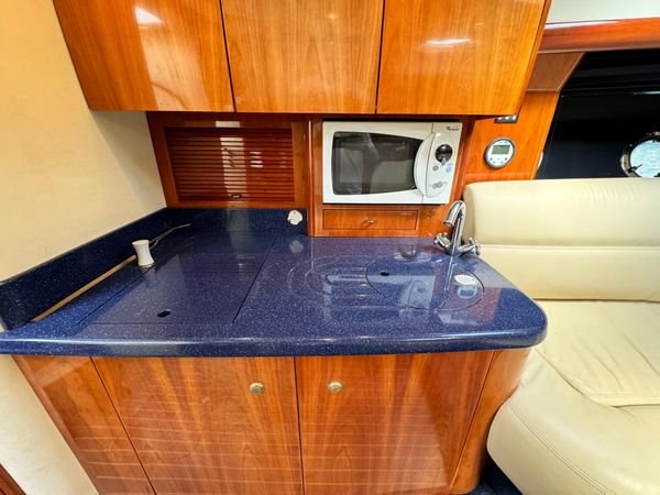 This 41.0' Cranchi cand take up to 9 passengers around golfe juan