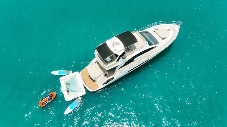 This 55.0' Cranchi cand take up to 10 passengers around Phuket