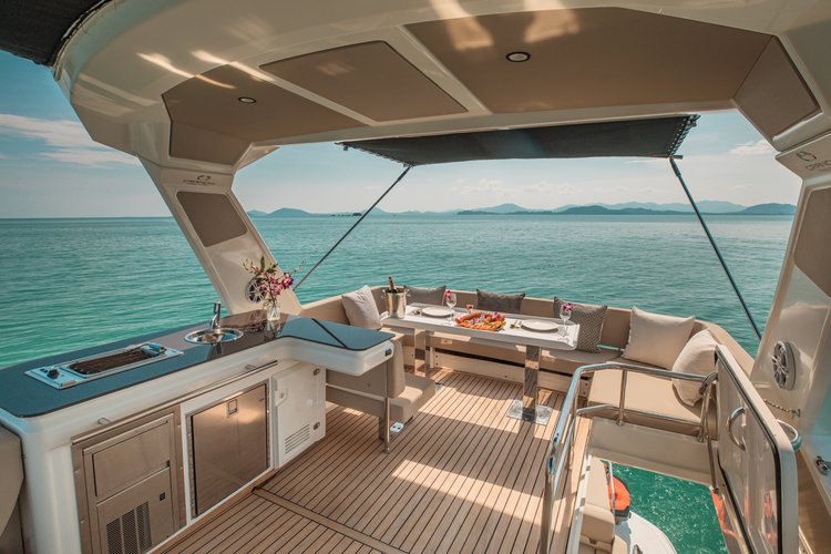 This 55.0' Cranchi cand take up to 10 passengers around Phuket