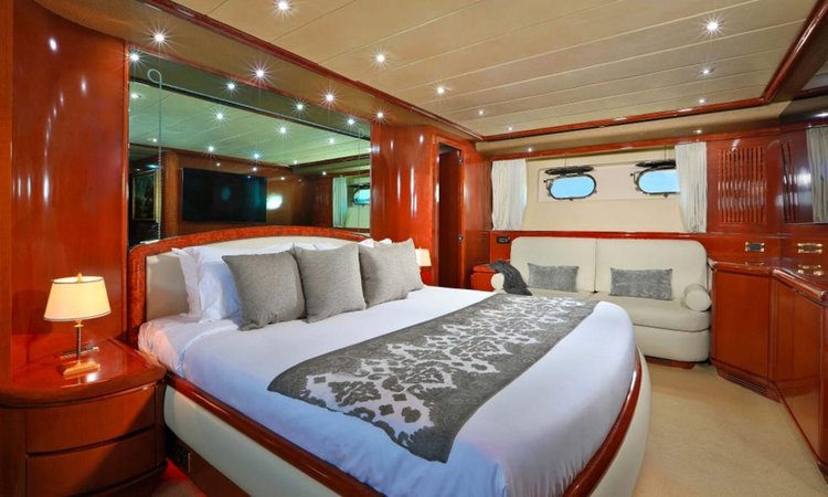 106.0 feet Falcon in great shape